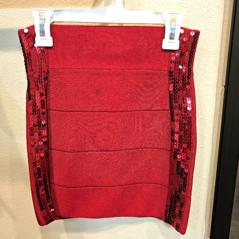 2B bebe small banded red mini skirt